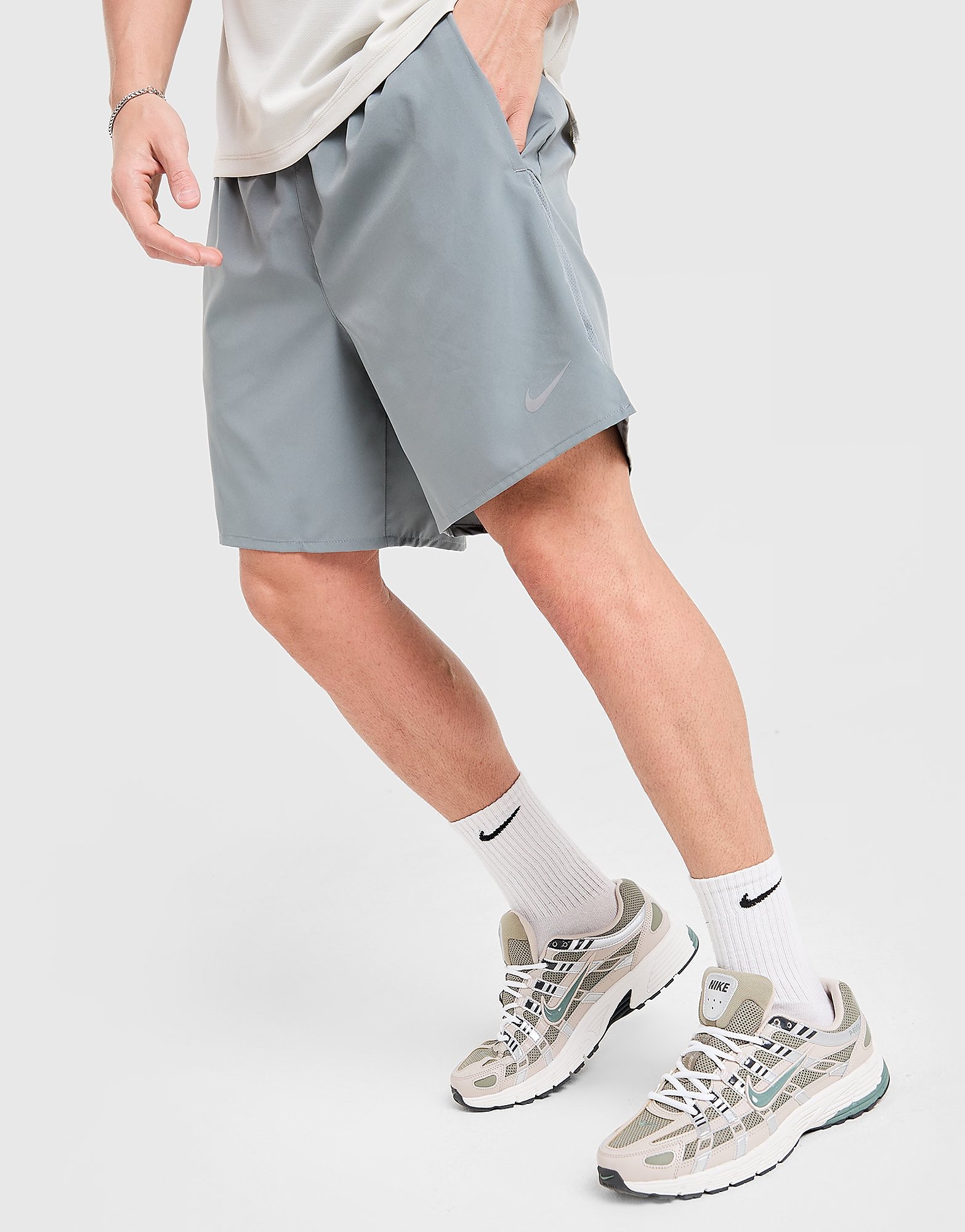 Nike Dri-FIT 2-in-1 hardloopshorts voor heren (18 cm) Challenger - Grijs- Heren, Grijs Nike Dri-FIT 2-in-1 hardloopshorts voor heren (18 cm) Challenger - Grijs- Heren, Grijs