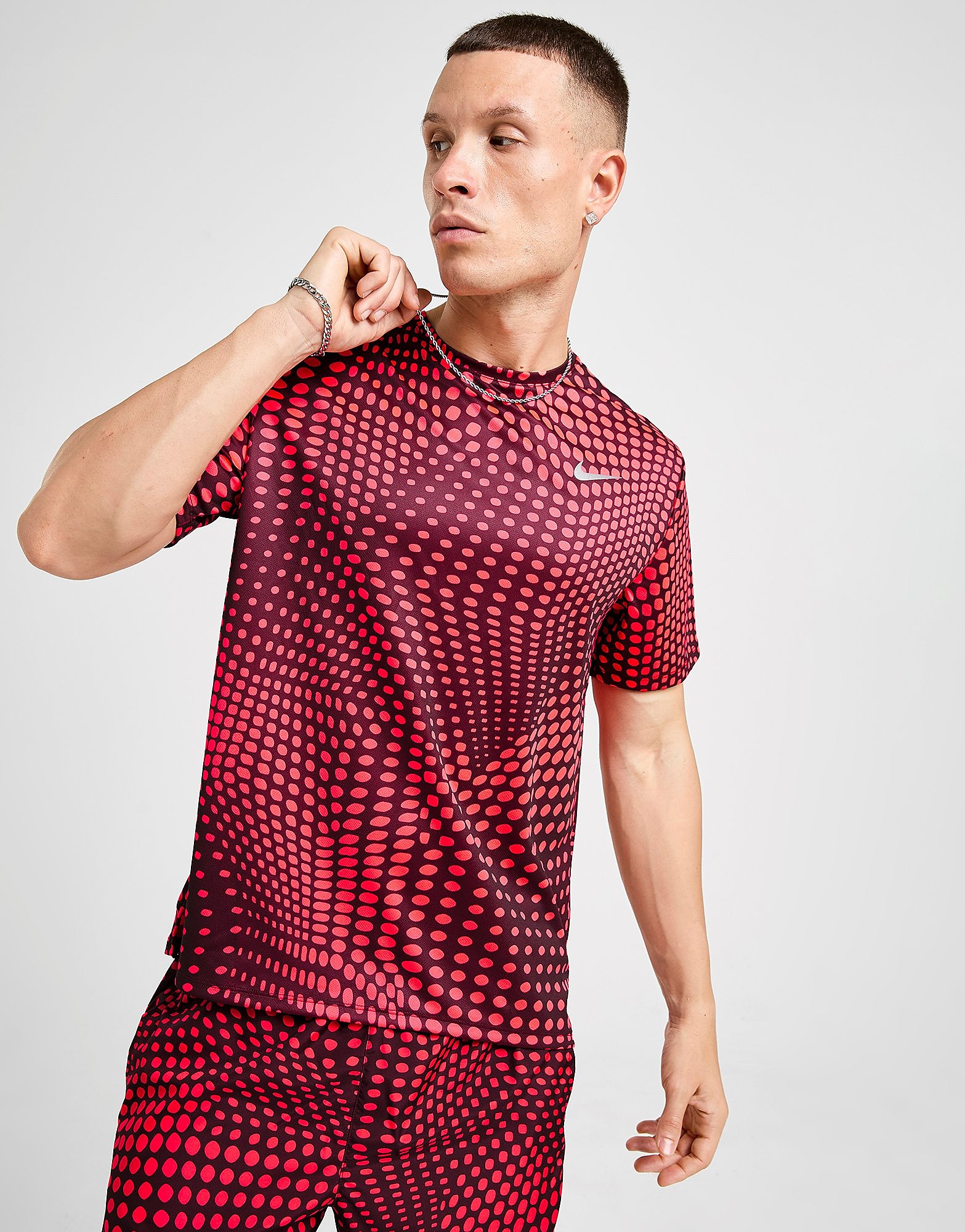 Nike UV hardlooptop met korte mouwen en Dri-FIT voor heren Miler - Rood- Heren, Rood Nike UV hardlooptop met korte mouwen en Dri-FIT voor heren Miler - Rood- Heren, Rood